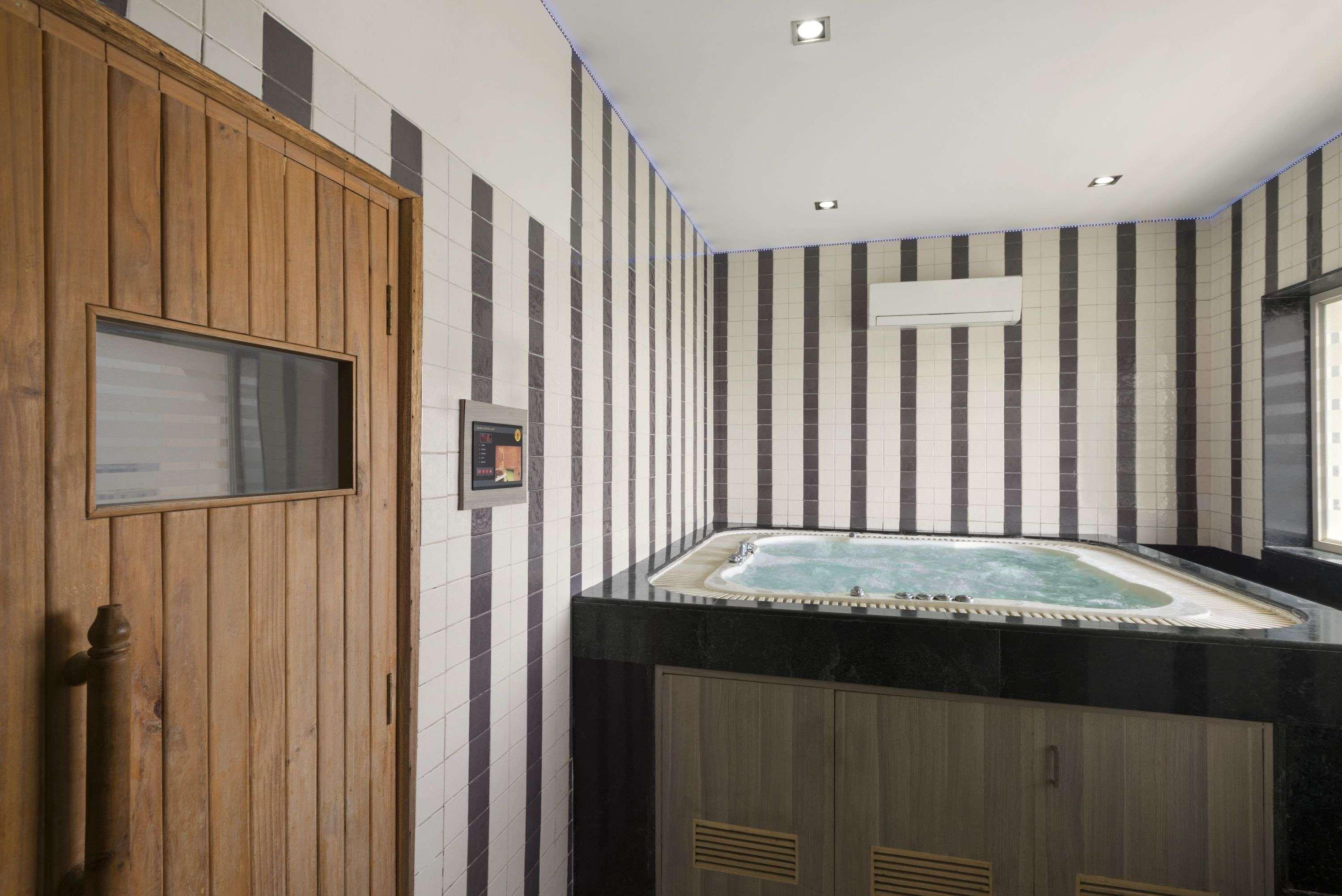 Days Hotel By Wyndham Neemrana Ngoại thất bức ảnh