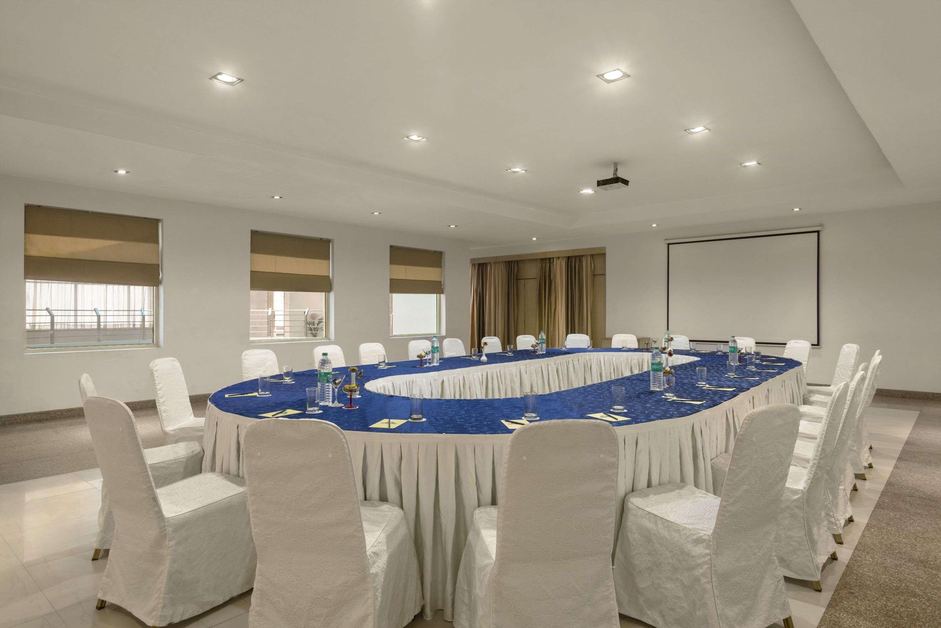 Days Hotel By Wyndham Neemrana Ngoại thất bức ảnh