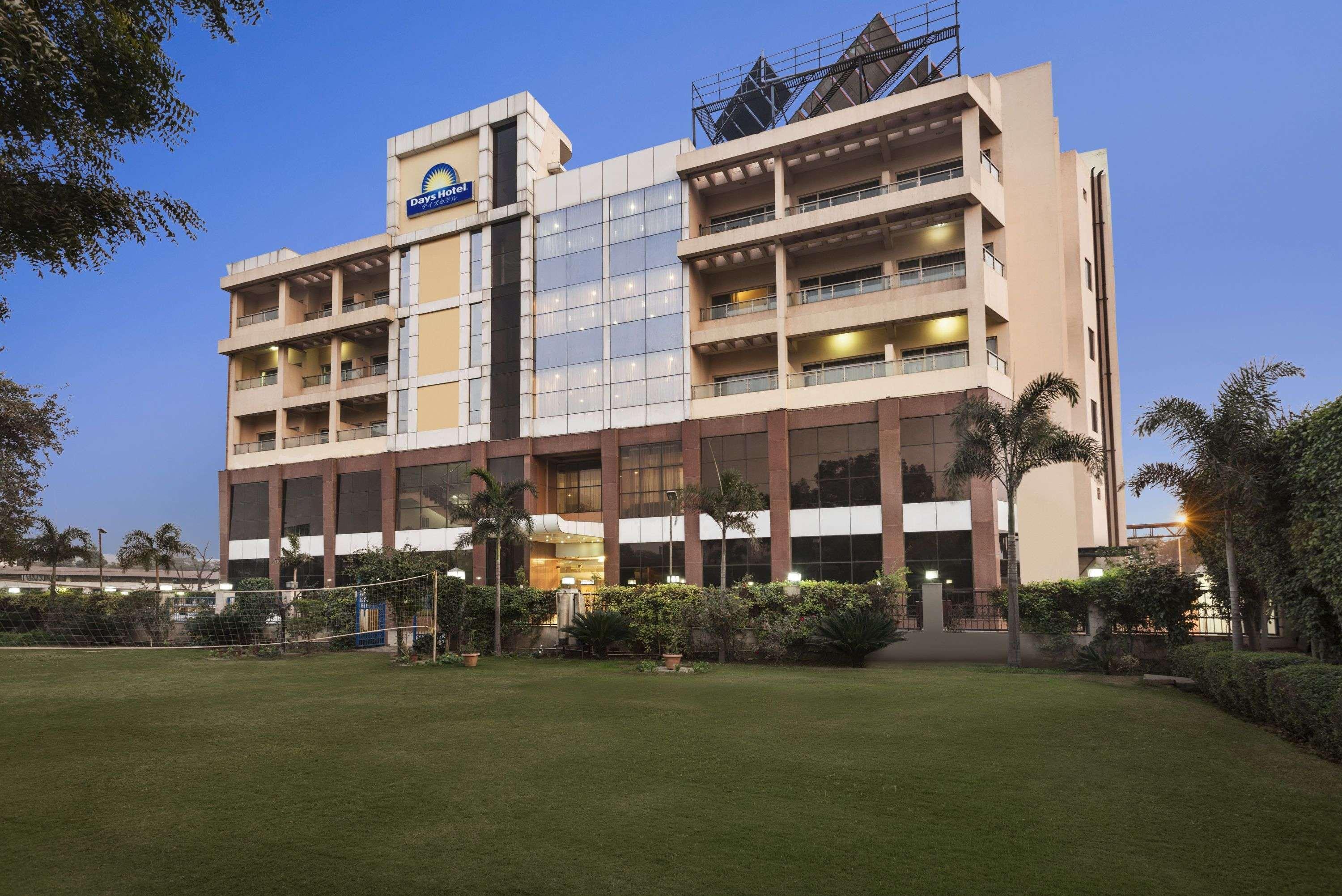 Days Hotel By Wyndham Neemrana Ngoại thất bức ảnh