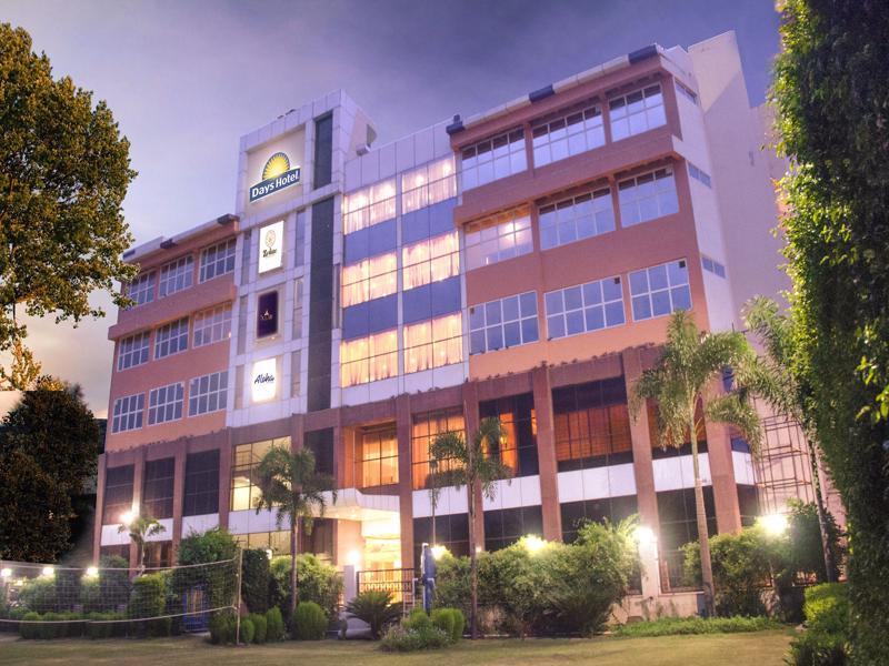 Days Hotel By Wyndham Neemrana Ngoại thất bức ảnh