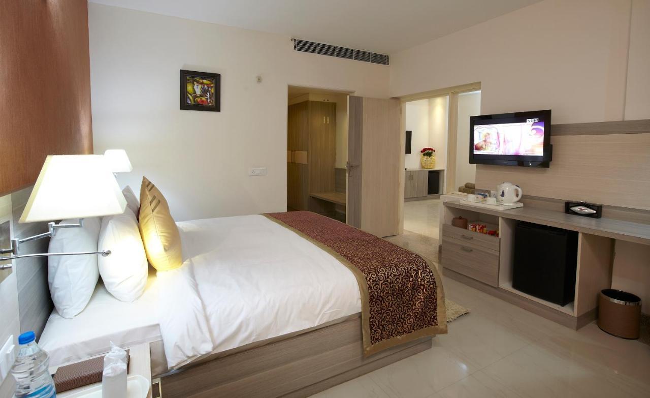 Days Hotel By Wyndham Neemrana Phòng bức ảnh